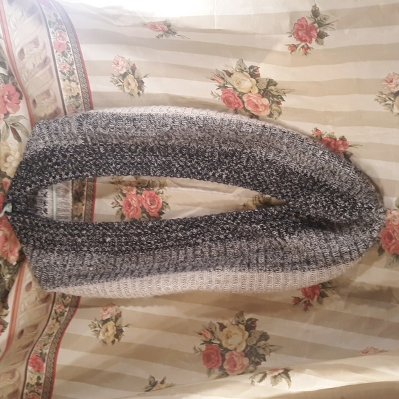 Infinity scarf - Picture 4 of 5